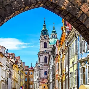 charles-bridge-economic-hostel.praguehotelsweb.com/